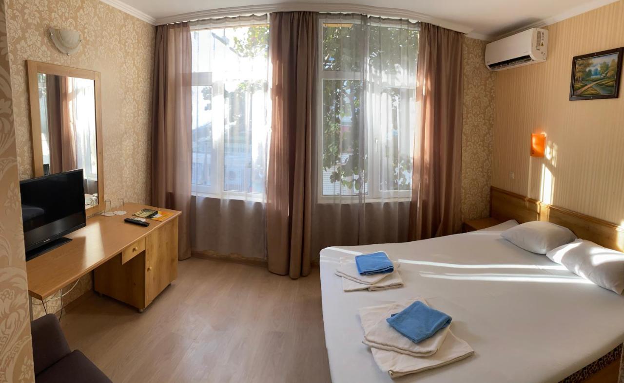 Hotel Еника à Varna Extérieur photo