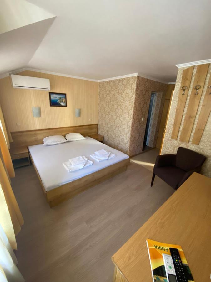 Hotel Еника à Varna Extérieur photo